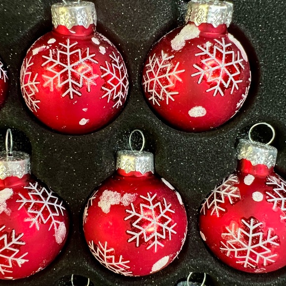 10 Christmas Red Glass Ball Ornaments White Glitter Snowflakes - Picture 3 of 7